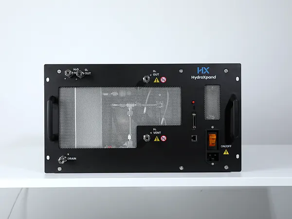 HXB-V1 from the front: a black 6U 19-inch rack case on a white background, with the ports, status LED, power switch and a handle on each side of the front panel